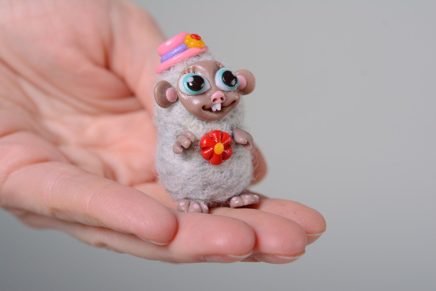 Jouet de poche fait main original en laine technique de feutrage Rat miniature photo 5