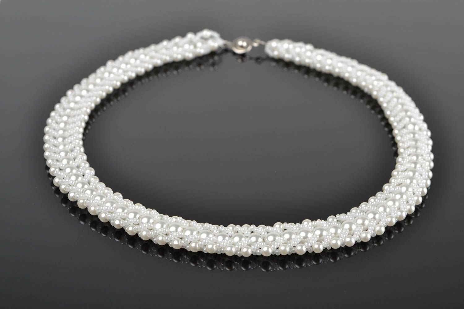 Collier perles de rocaille Bijou fait main blanc élégant de soirée Cadeau femme photo 1
