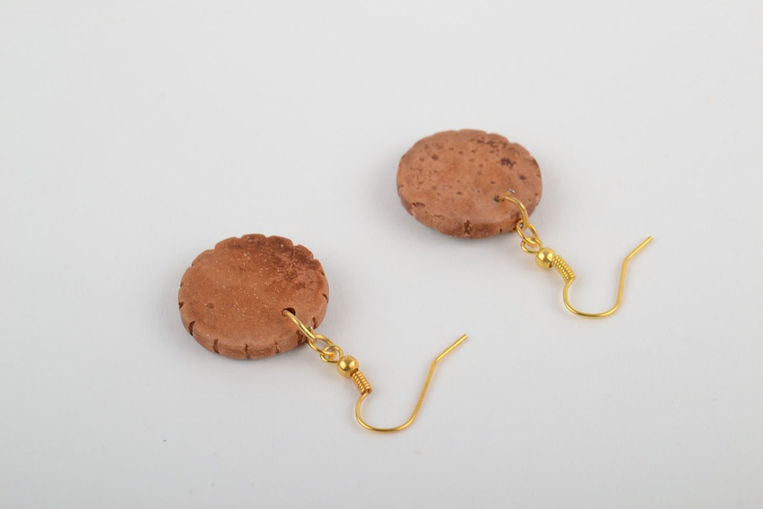 Designer handgemachte festliche keramische Ohrringe mit Bemalung im Ethno Stil foto 4