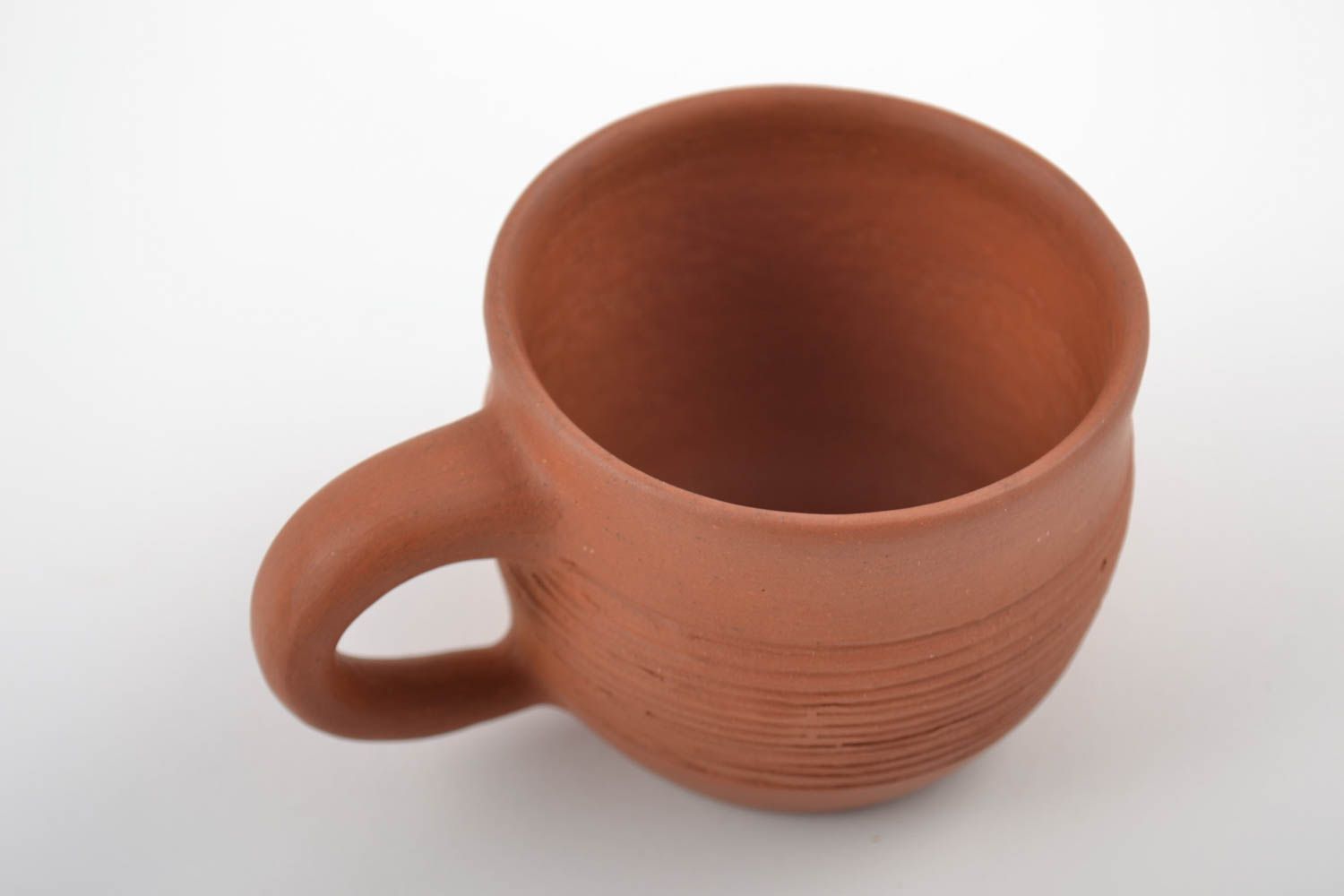 Чашка для кофе маленькая объемом 150 мл коричневая из глины удобная хэнд мейд фото 3