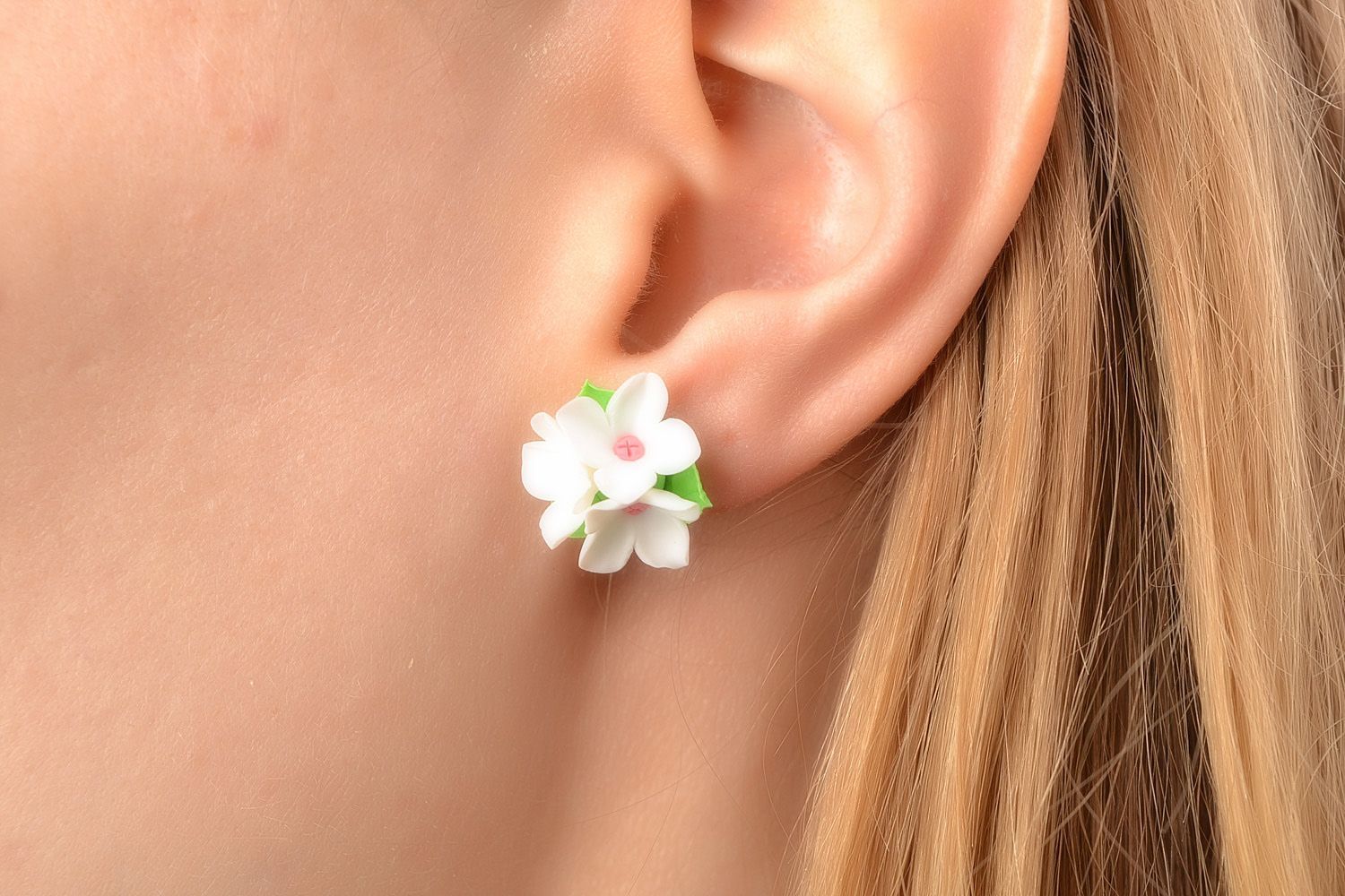 Small tender stud earrings with white flowers hand made of polymer clay photo 2