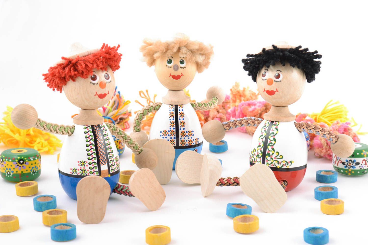 Trois petites poupées en bois hêtre Garçons jouets peints amusants faits main photo 1
