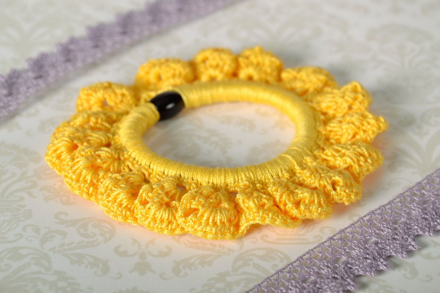 Élastique à cheveux tricoté jaune fait main  photo 1