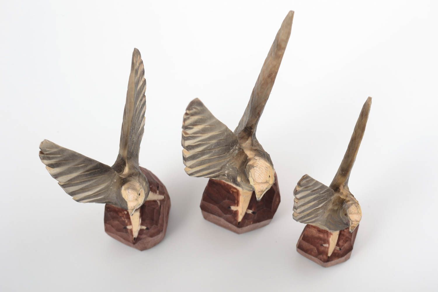 Conjunto de figuras de madera artesanales 3 piezas águilas en piedras para casa foto 5