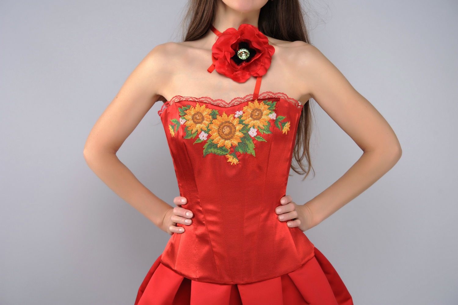 Robe corset rouge en style ethnique  photo 4