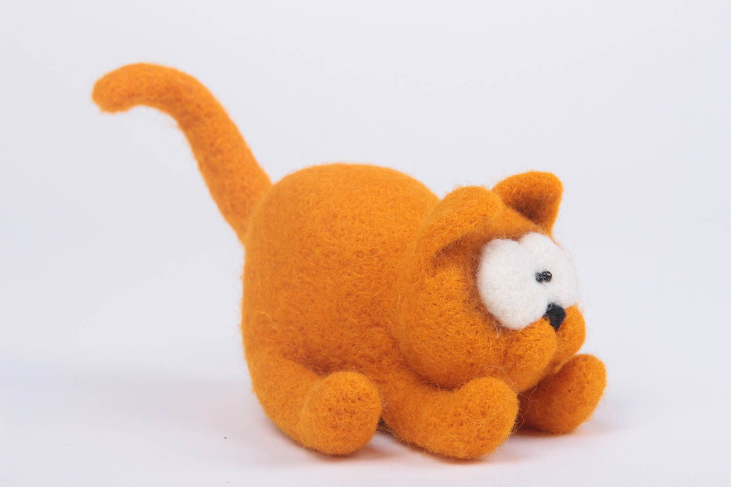 Обаятельная мягкая игрушка Рыжий кот из шерсти с бусинами ручной работы   фото 3