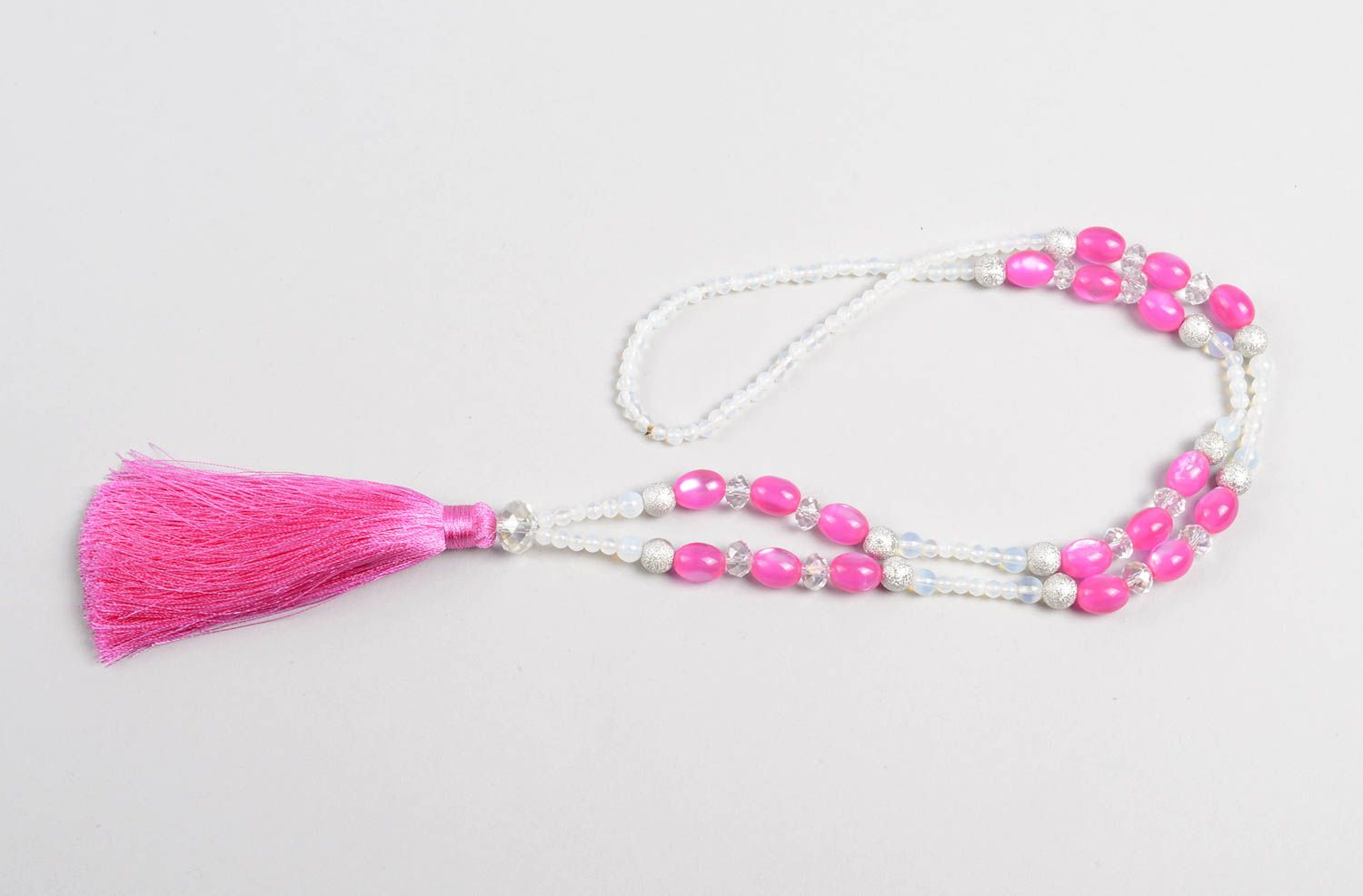 Collier rose Bijou fait main en perles fantaisie avec gland Cadeau femme photo 3