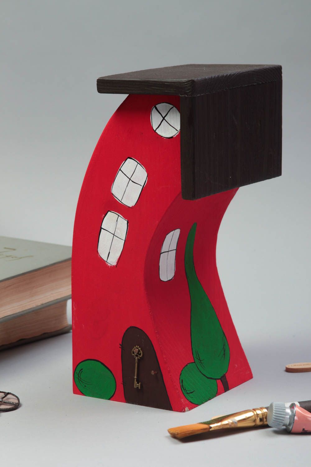 Maisonnette en bois fait main Petite statuette peinte rouge Déco intérieur photo 1