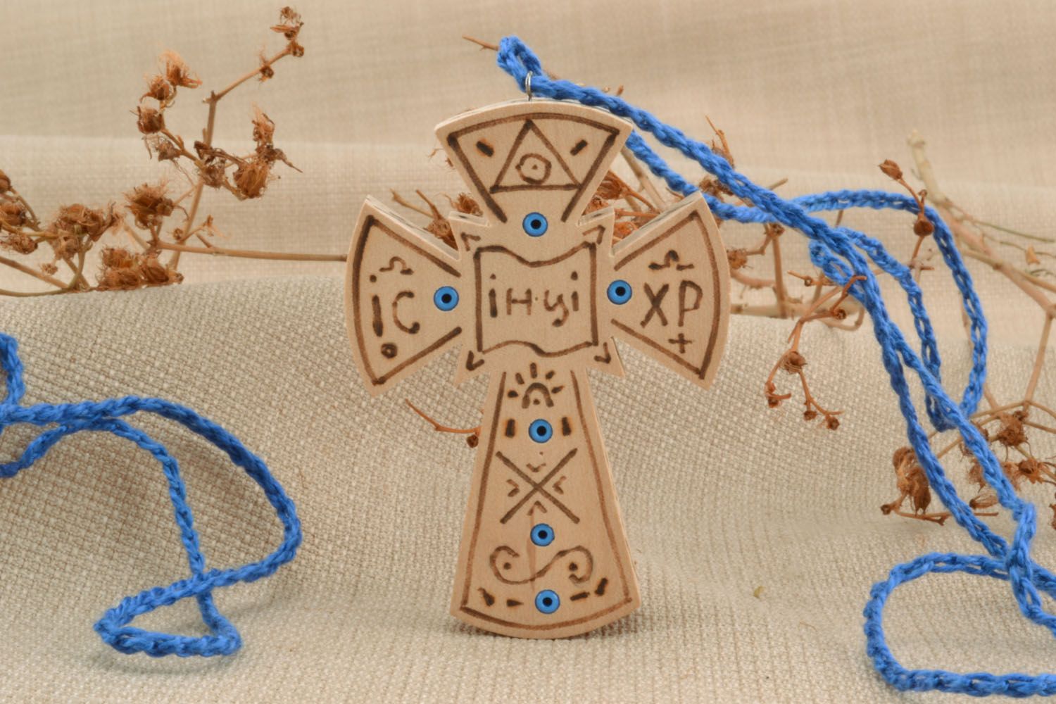 Croix pectorale en bois faite main photo 1