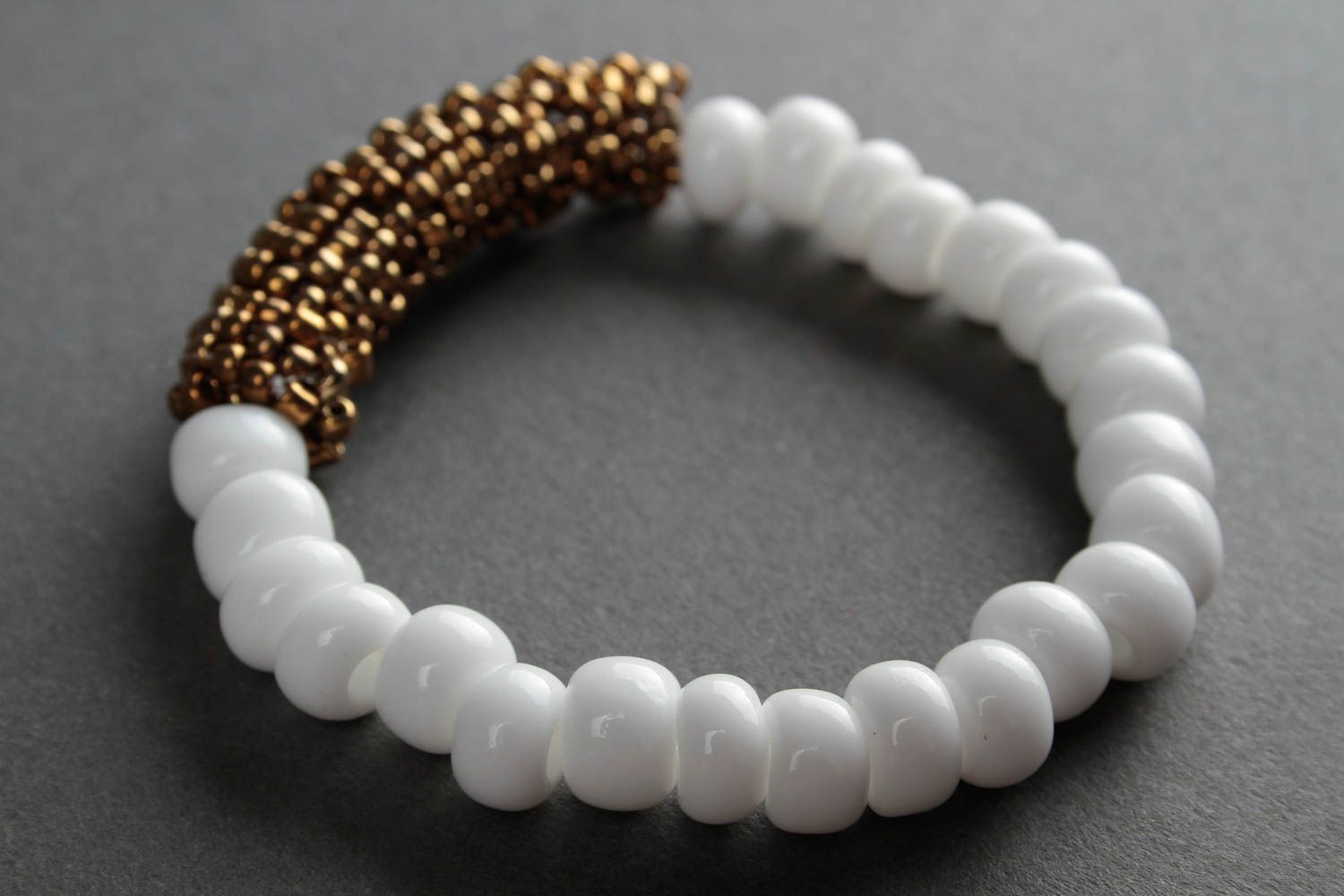 White beads bracelet with golden color centerpiece for young girls photo 4