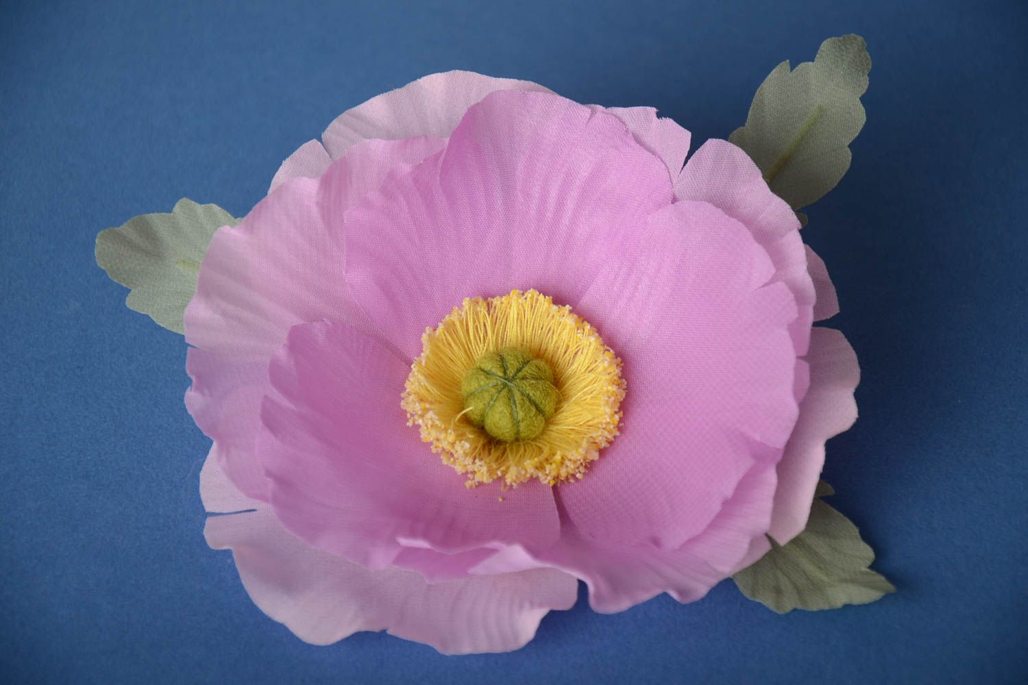 Брошь цветок из ткани крупная красивая розовая с листками модная ручной работы фото 1