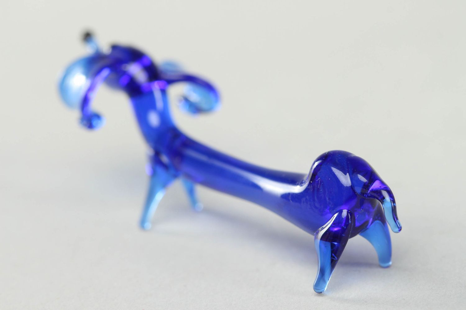 Figura de cristal azul artesanal en técnica de lampwork Perro salchicha foto 3