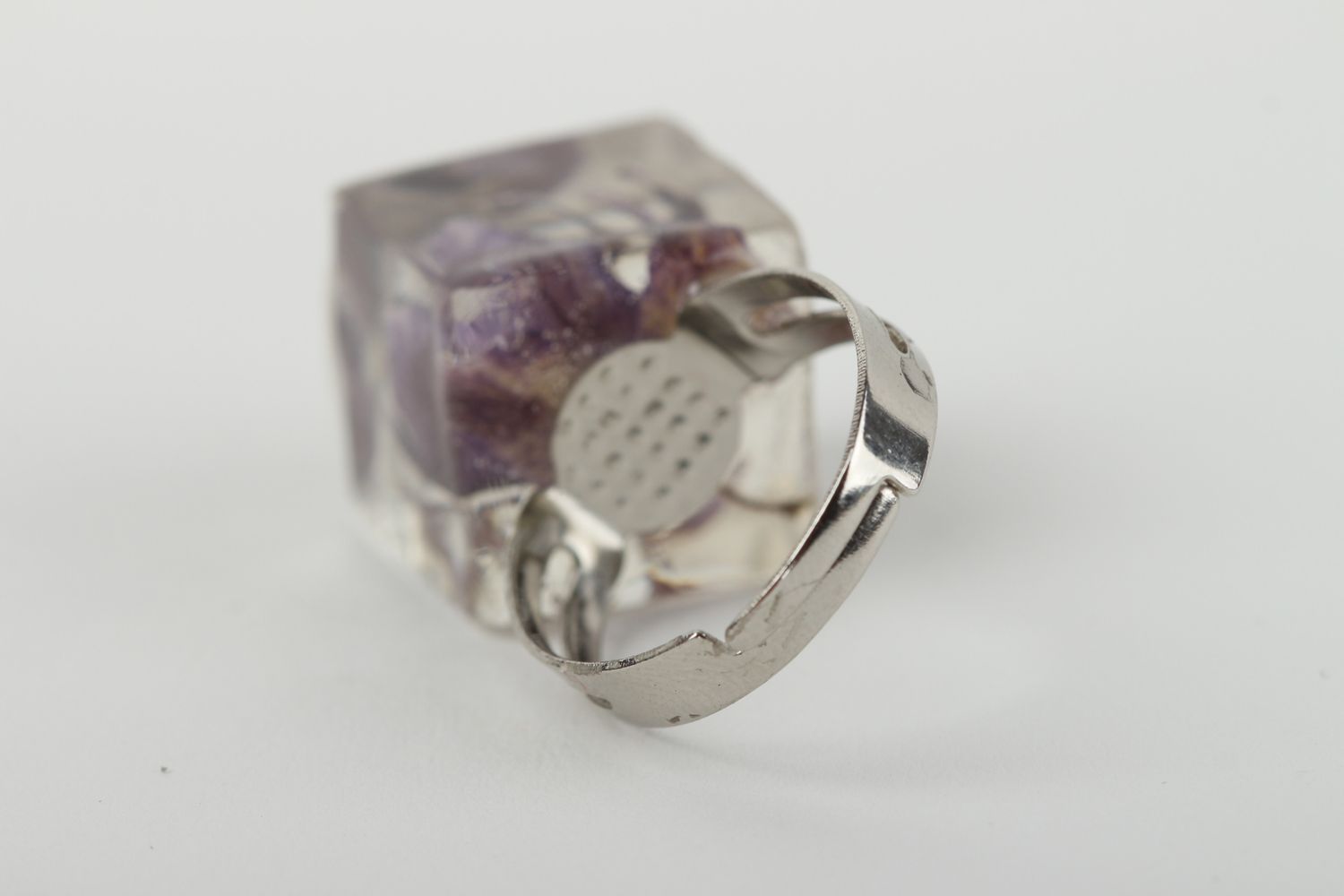 Кольцо ручной работы украшение из эпоксидной смолы необычное кольцо с цветком фото 4