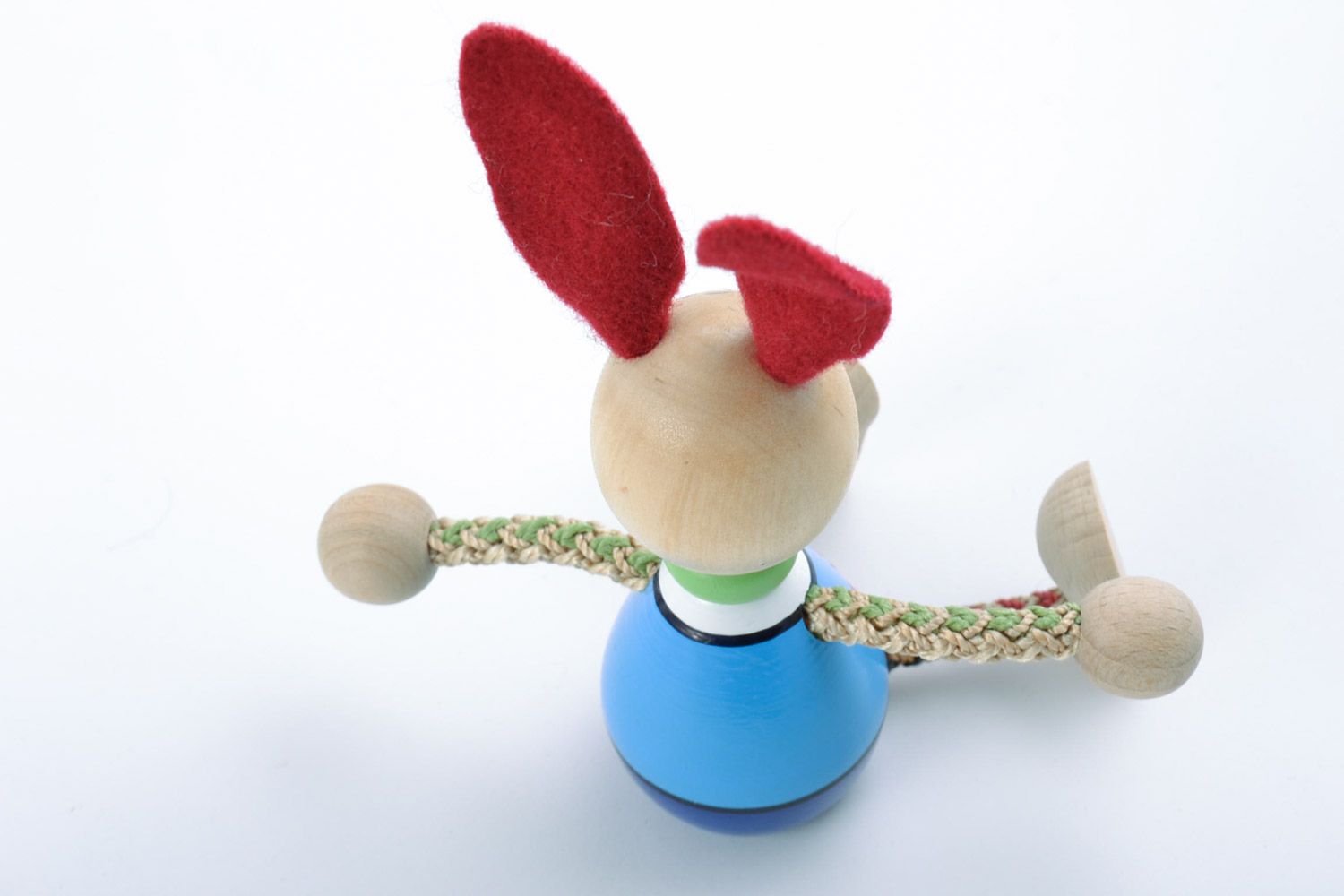 Öko Spielzeug Hase aus Holz mit Bemalung klein lustig grell Handarbeit foto 4