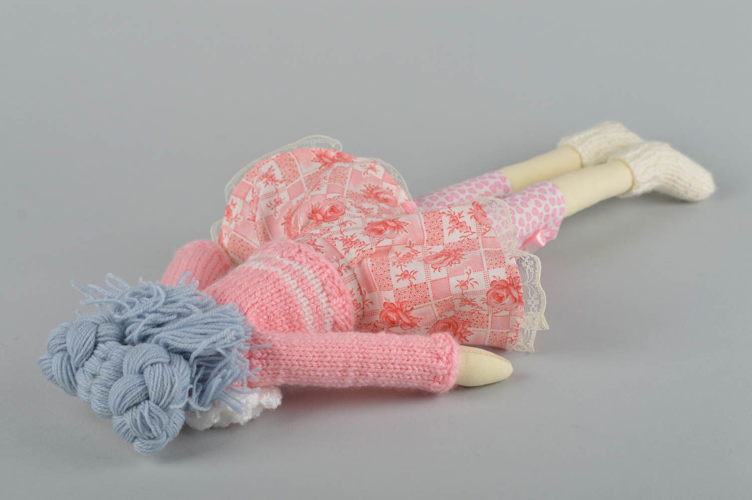 Кукла ручной работы кукла из ткани с голубыми волосами мягкая кукла в розовом фото 5