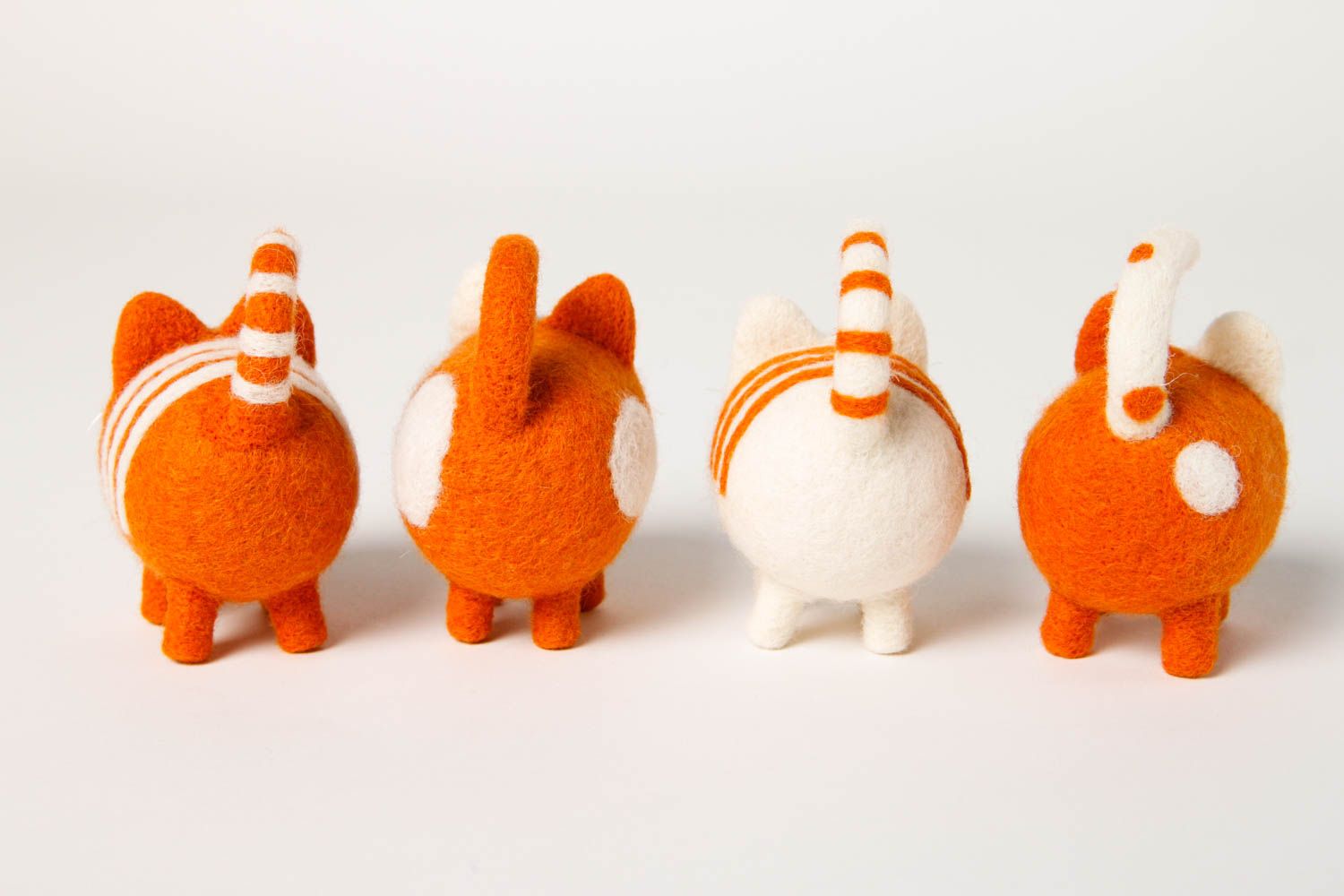 Валяные игрушки ручной работы игрушки из шерсти четыре кота шерстяные игрушки фото 4