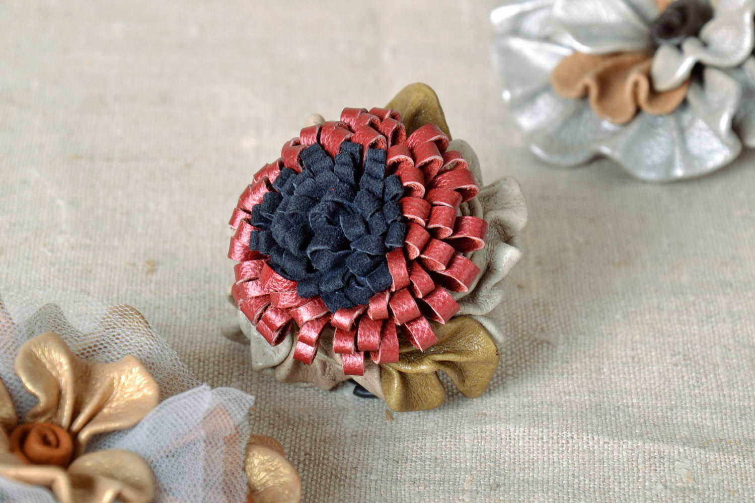 Leather Brooch in the Shape of a Flower photo 1