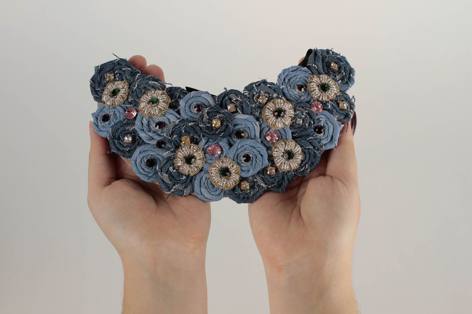 Collier en tissu de jean Bijou fait main fleurs de tons bleus Cadeau femme photo 2