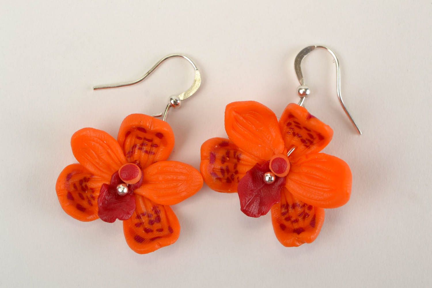 Ohrringe mit Blumen handmade Polymer Schmuck Accessoires für Frauen orange foto 3