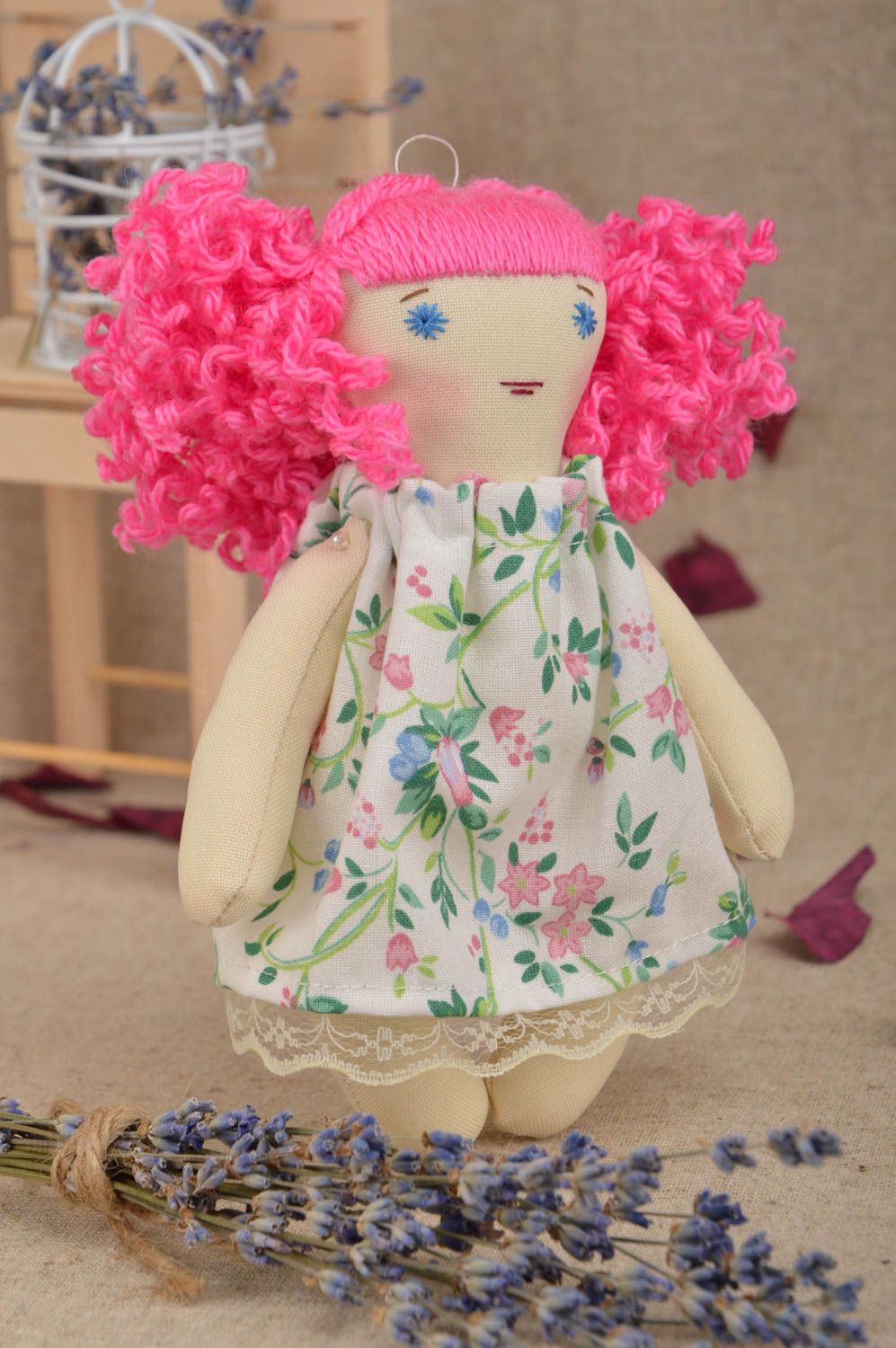 Мягкая игрушка ручной работы в виде куклы оригинальная для детей от трех лет фото 1
