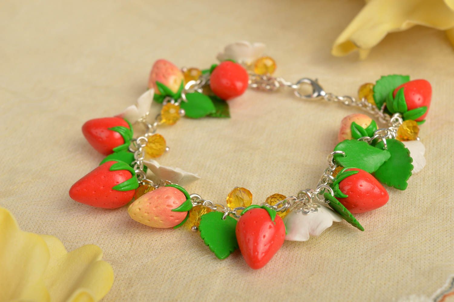 Handmade schönes Armband mit Beeren zarter Polymer Schmuck Geschenk für Frauen  foto 2