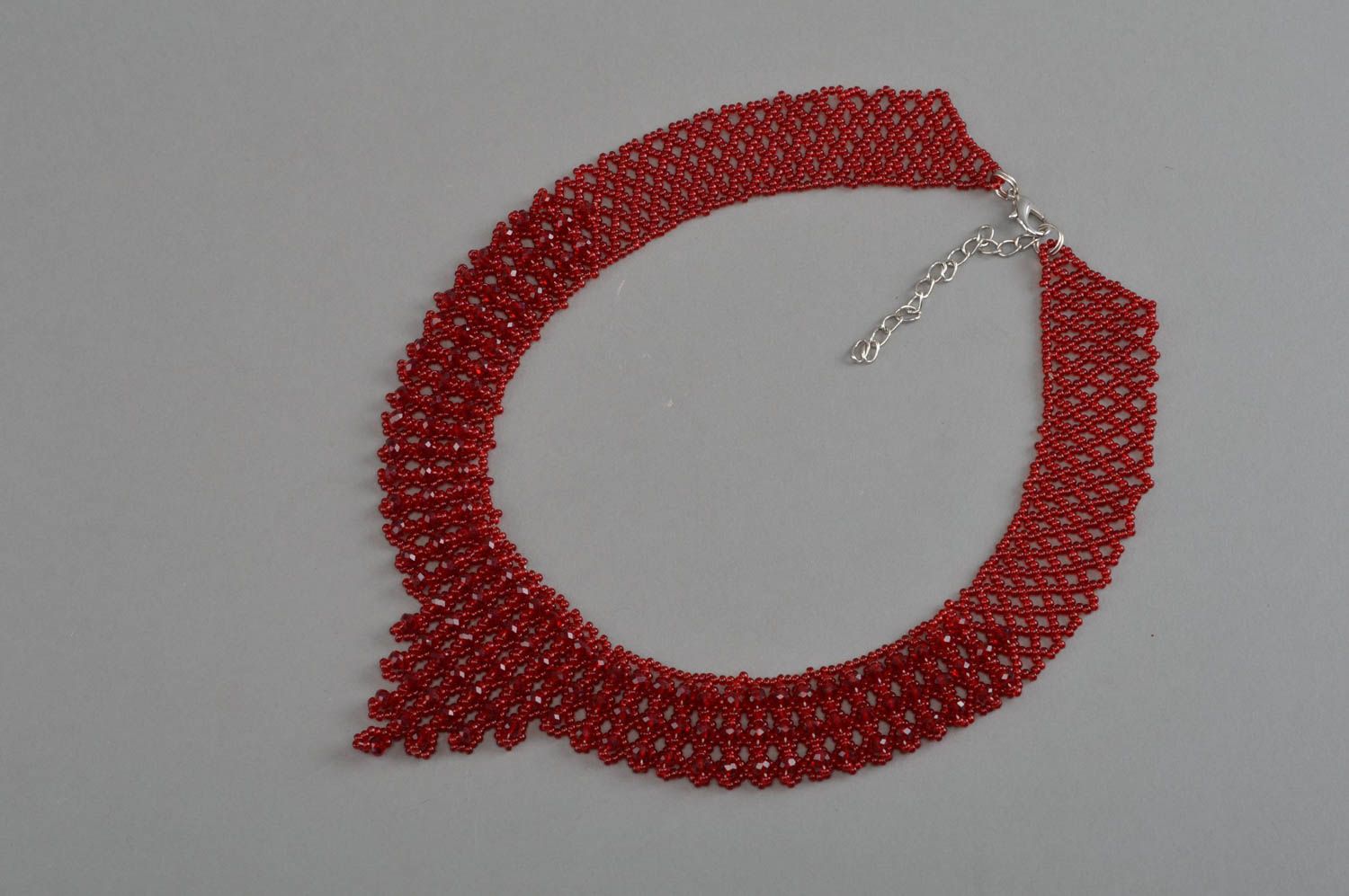 Роскошное красное женское ожерелье из бисера и бусин ручной работы Гранатовое фото 2