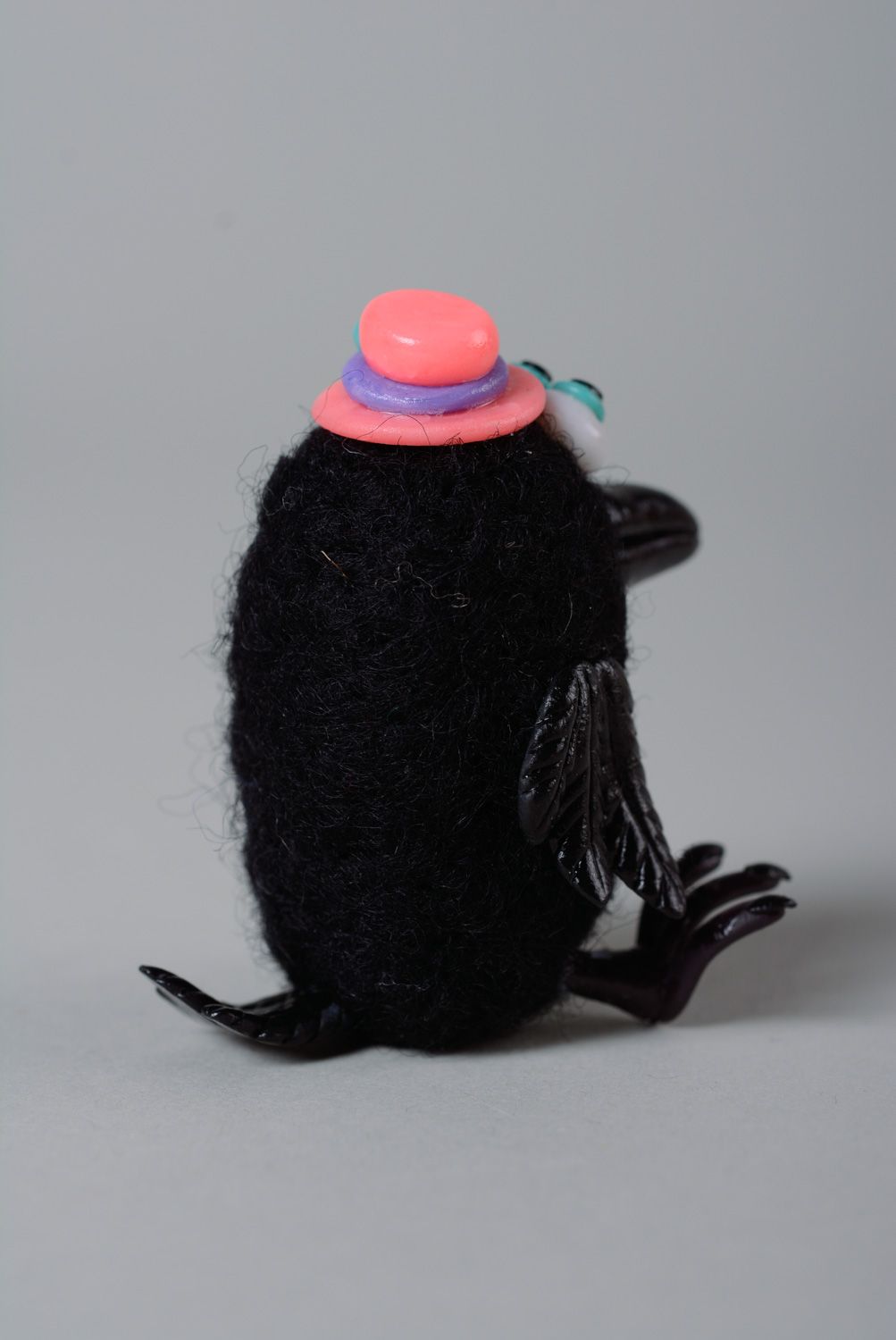 Jouet de poche fait main original en laine technique de feutrage Corbeau noir photo 3