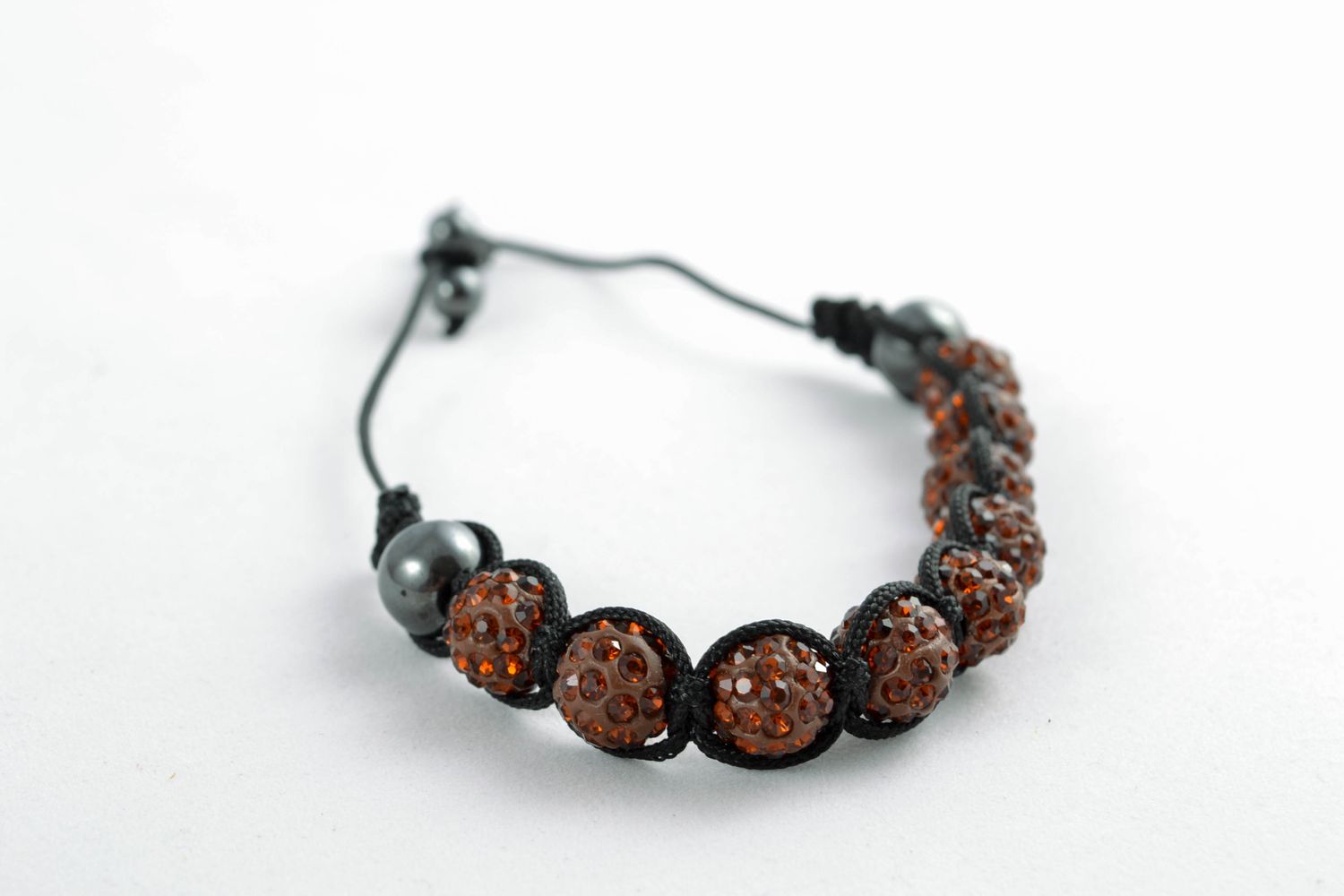 Geflochtenes Armband aus Perlen mit Strass-Steinen foto 4