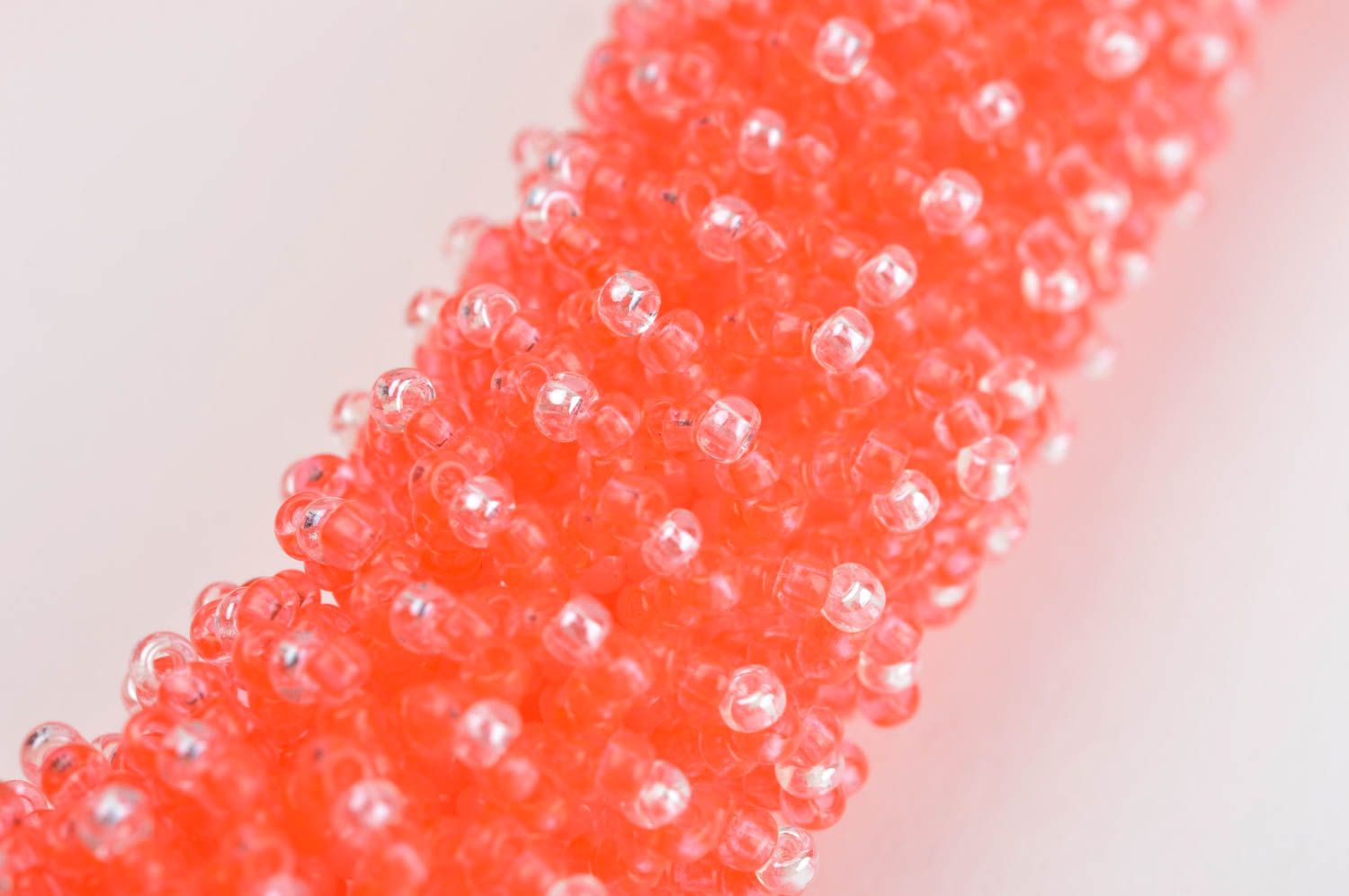 Collana di perline fatta a mano bigiotteria da donna in colore corallo foto 5