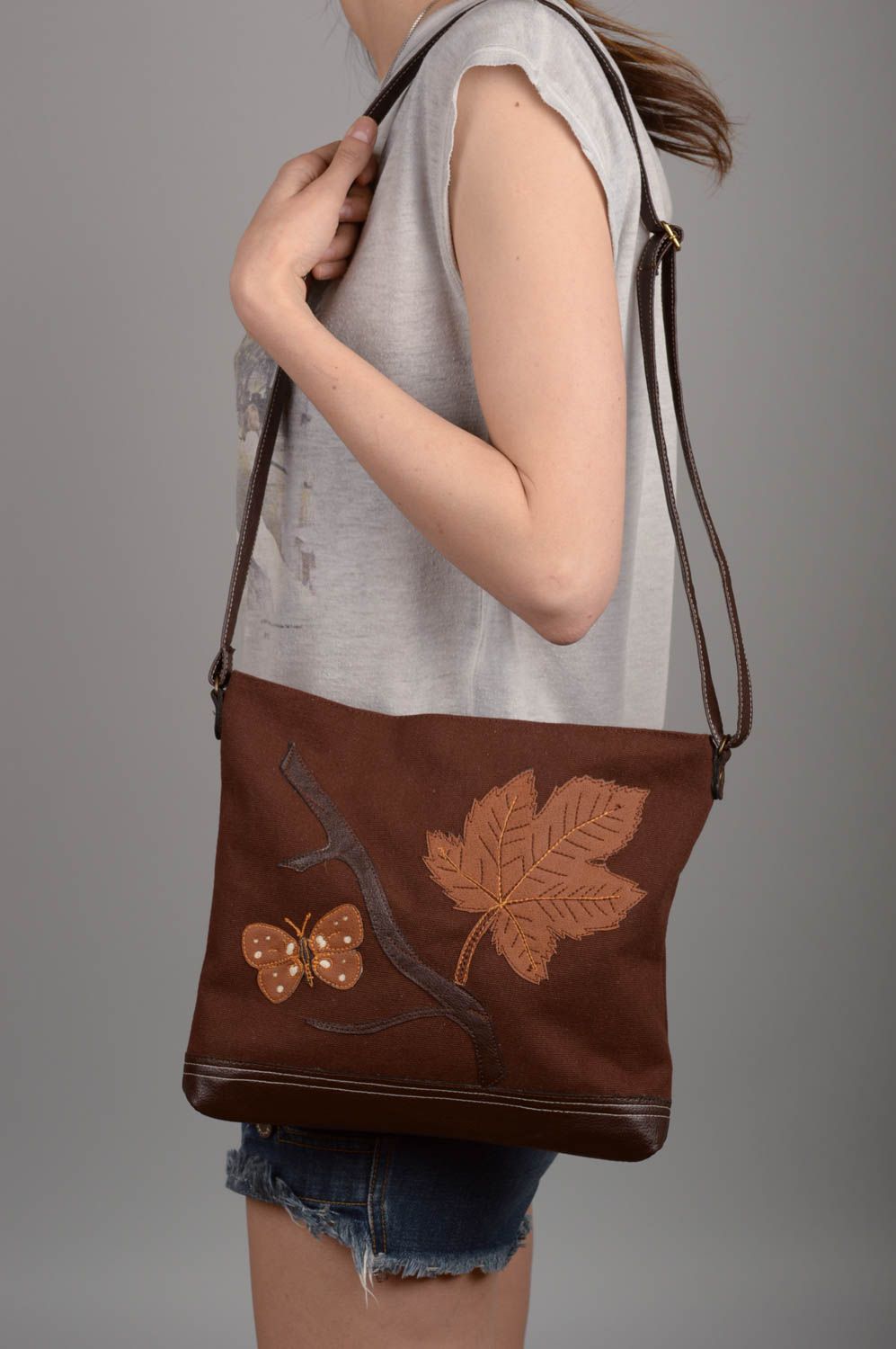 Сумка ручной работы сумка через плечо женская сумка коричневая с веточкой фото 5
