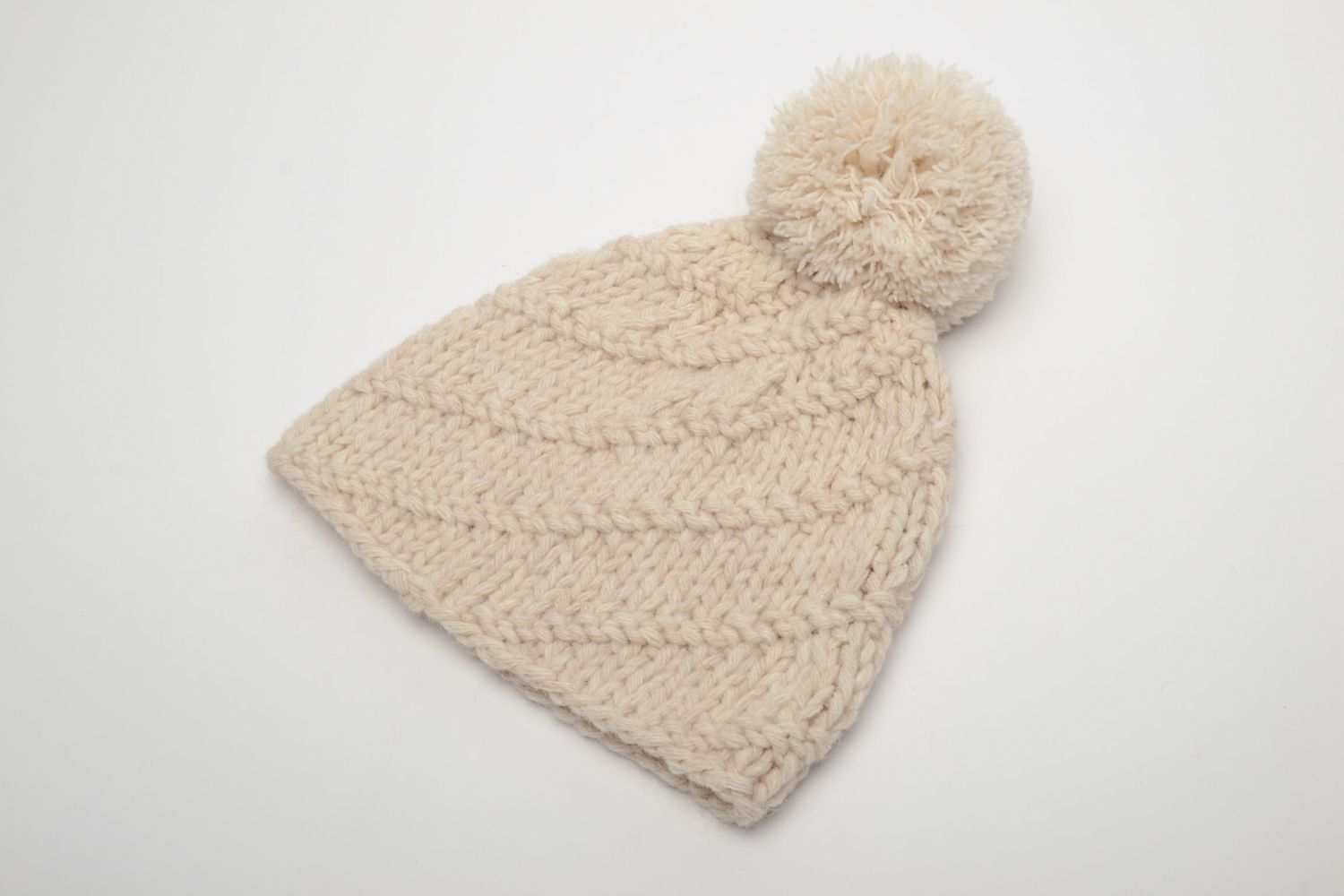 Bonnet tricoté en laine avec pompon fait main photo 3