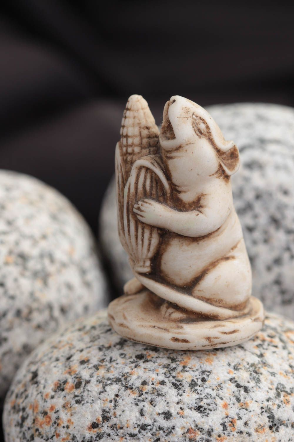 Statuetta piccola in argilla polimerica fatta a mano figurina decorativa  foto 1