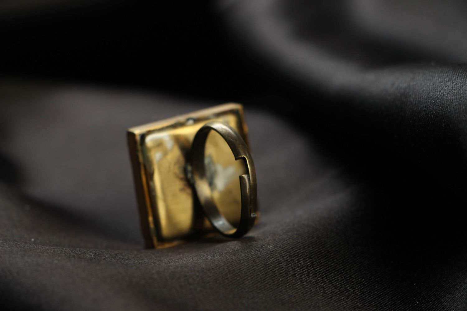 Stilvoller Ring aus Metall im Cyberpunk Style foto 3