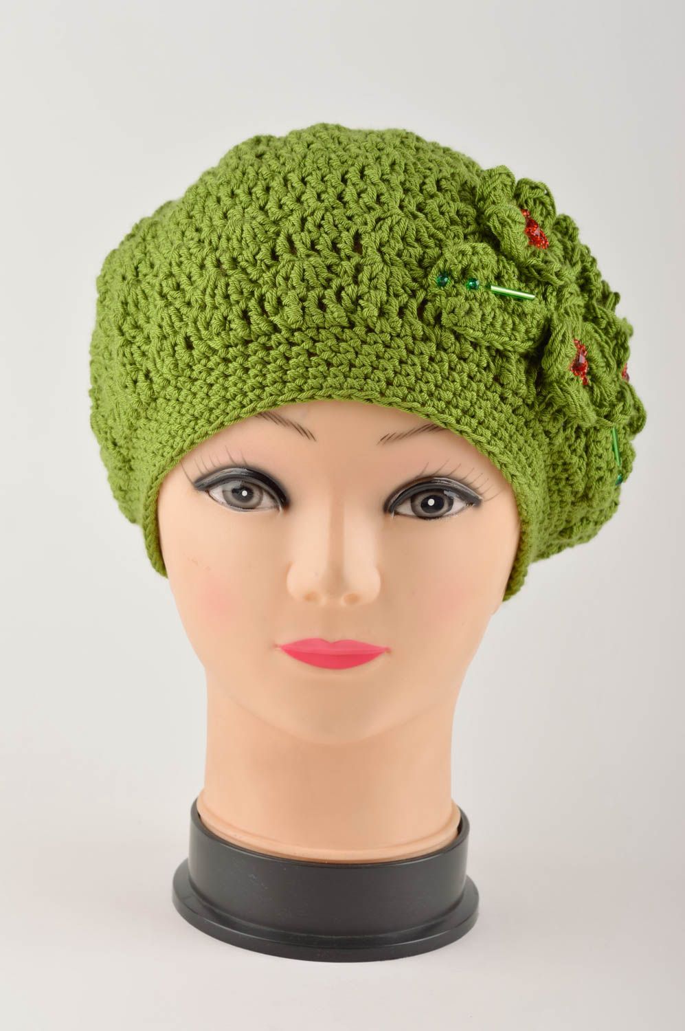 Красивая шапка ручной работы вязаная шапка зеленая зимняя шапка женская фото 3