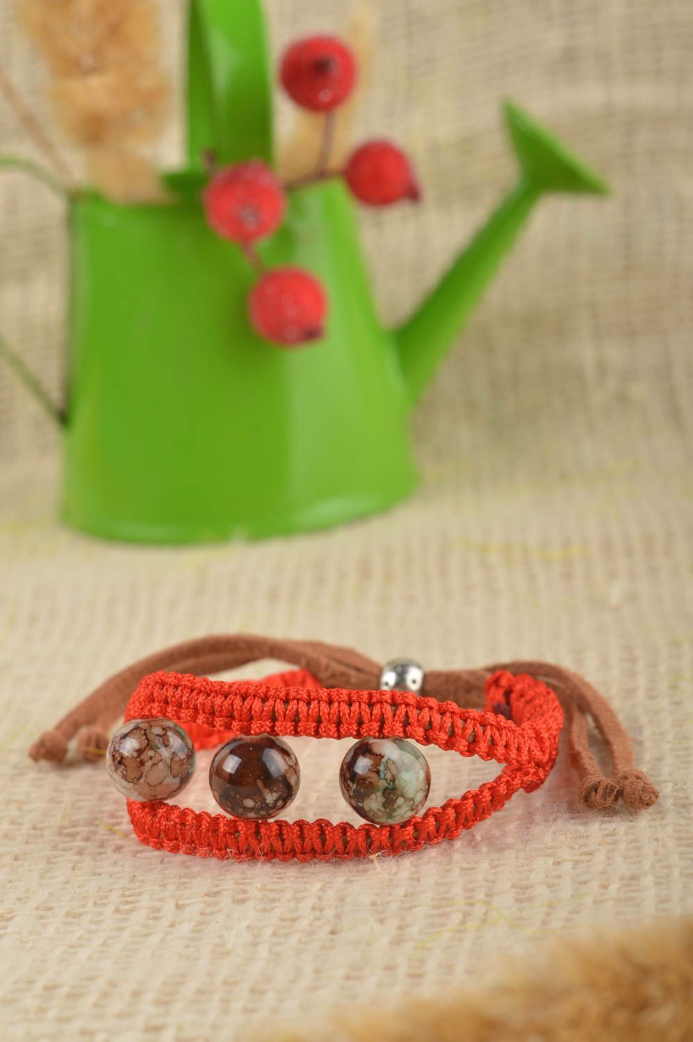 Браслет ручной работы браслет из шнурков плетеный браслет с замшей и бусинами фото 1