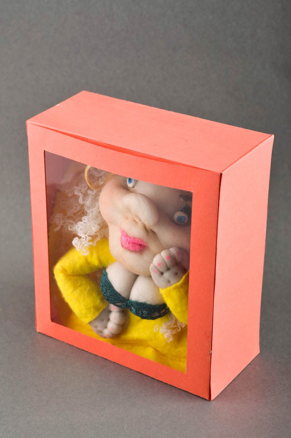 Muñeca decorativa hecha a mano de caprón souvenir original juguete de colección foto 1