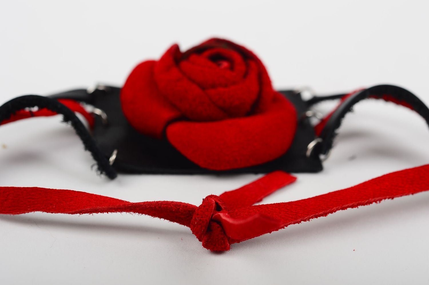Bracelet cuir Bijou fait main avec rose rouge design Accessoires femme photo 3
