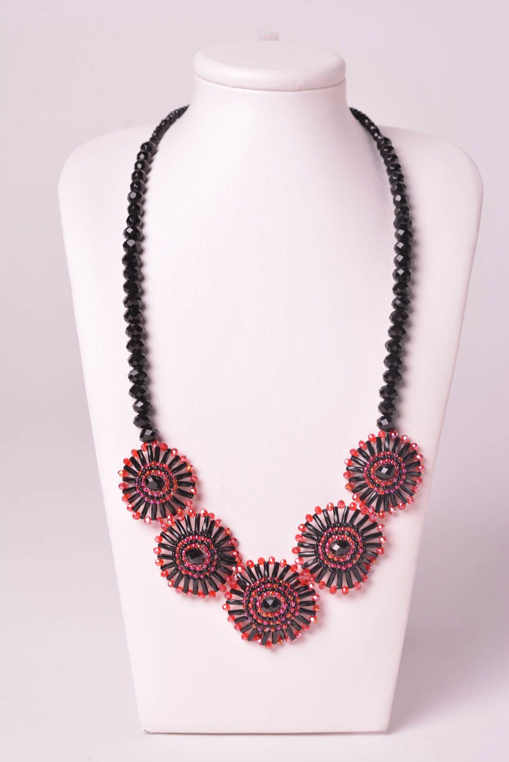 Колье из бисера украшение ручной работы ожерелье из бисера с цветами красивое фото 1