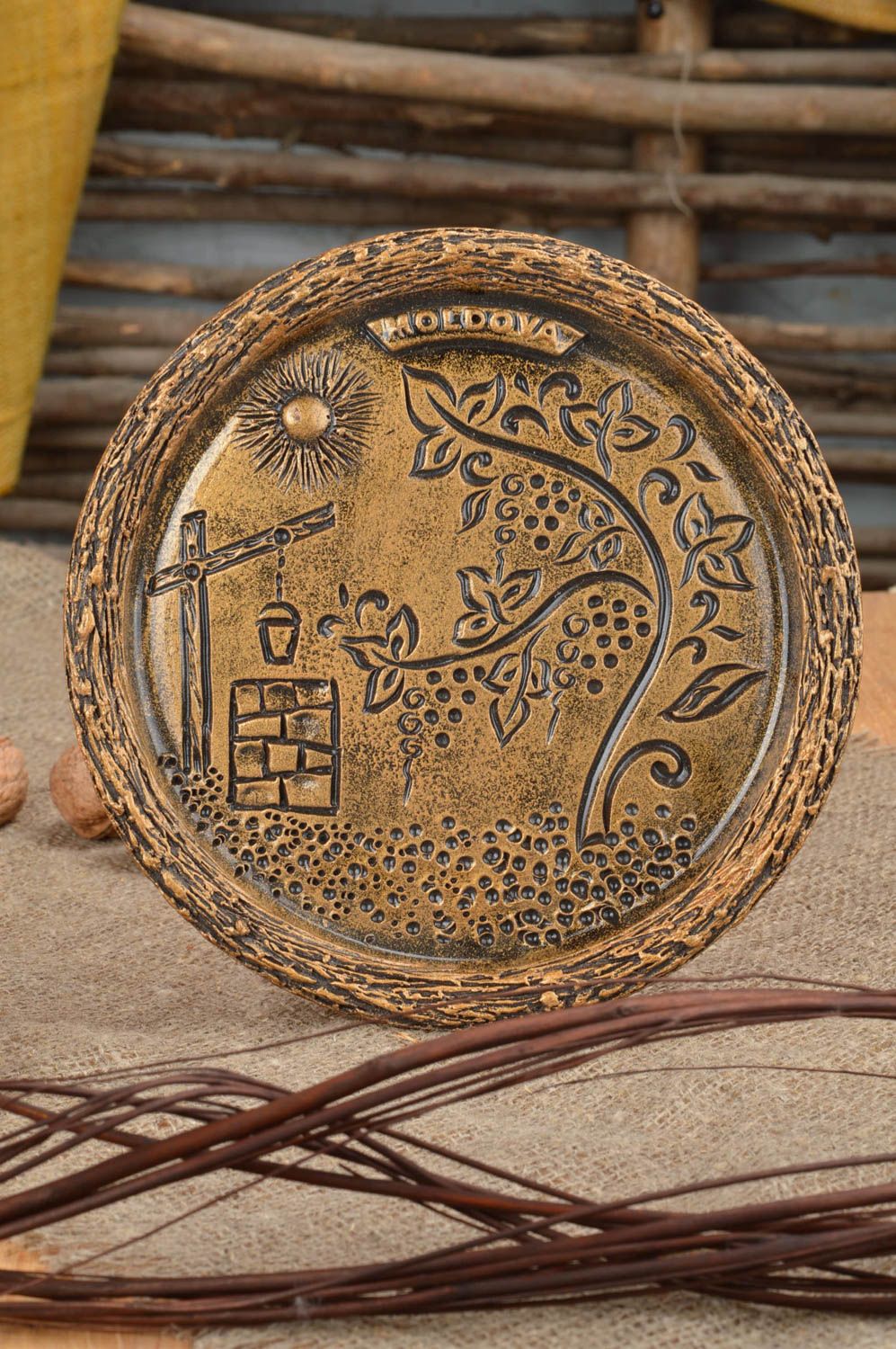 Керамическая тарелка для настенного декора дома авторское панно ручной работы фото 1