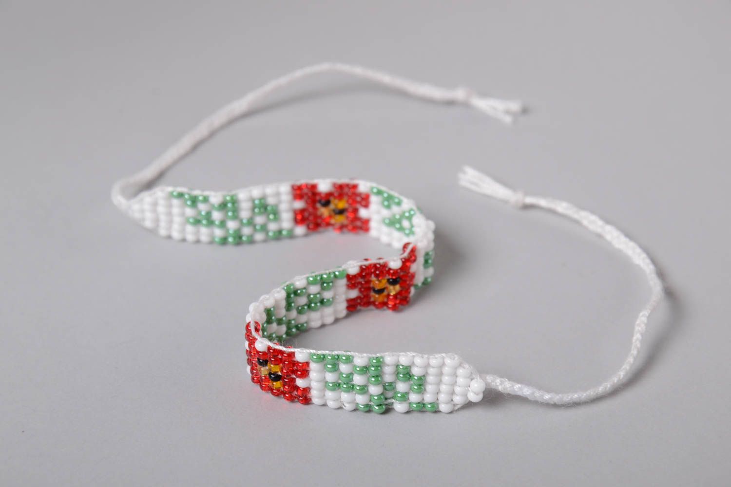 Stilvolles Damen Designer geflochtenes Armband aus Glasperlen weiß rot grün foto 4