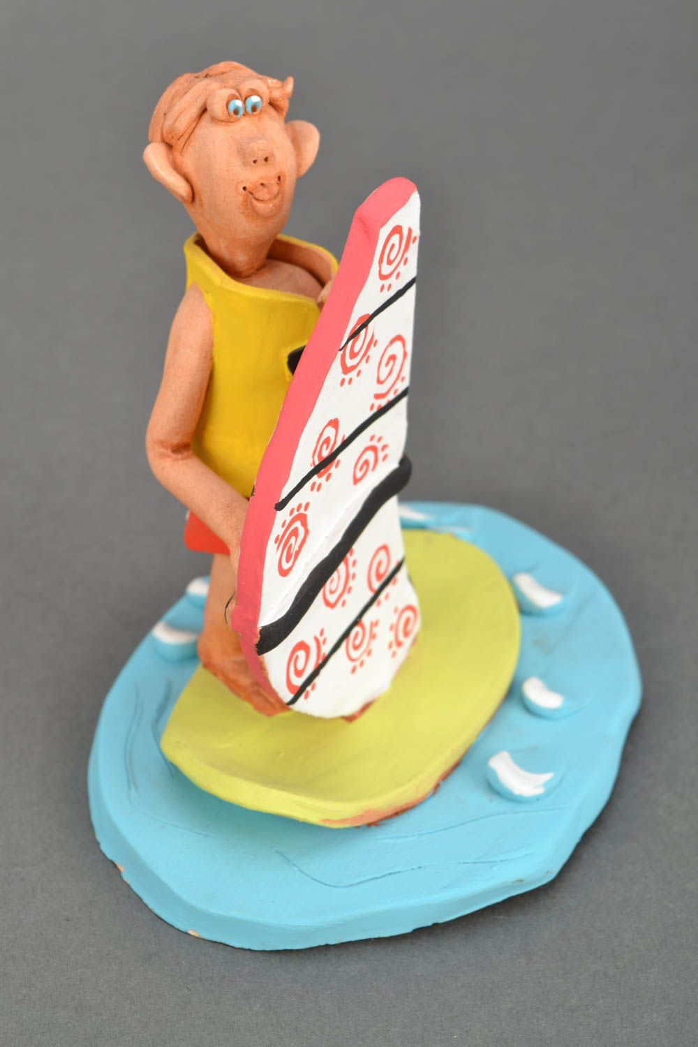 Figura de cerámica Joven practicando el surf a vela foto 3
