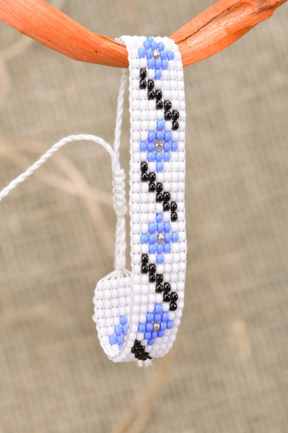 Handmade woven bead bracelet of white color with blue flowers photo 1