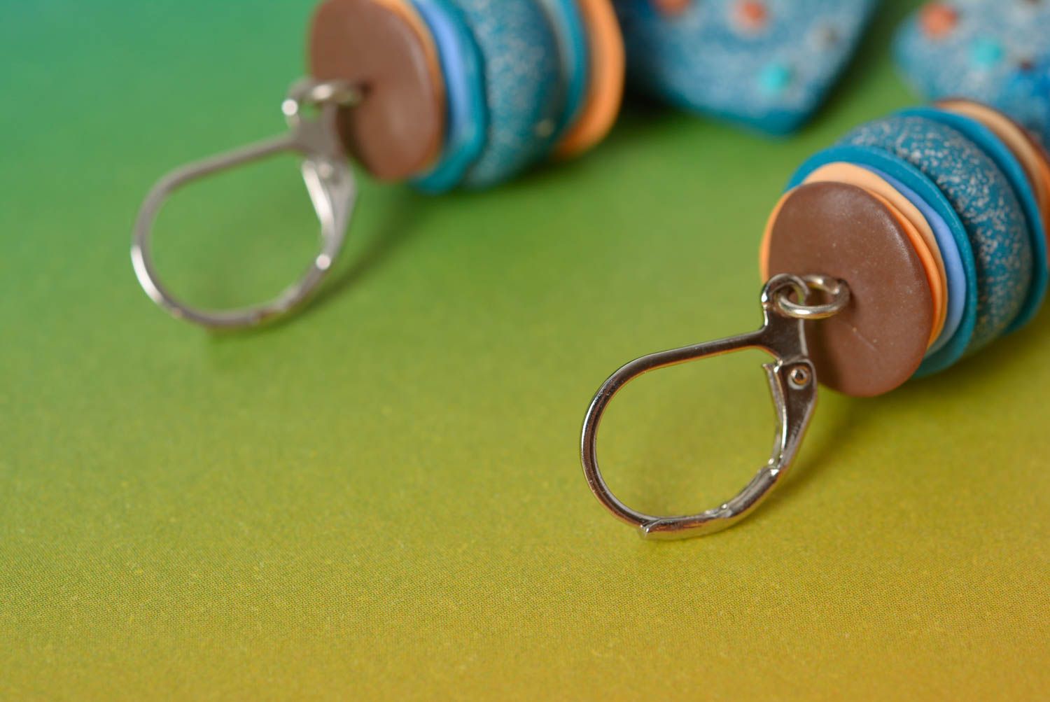 Handgemachte Herzen Ohrringe aus Polymer Ton Designer Accessoire für Frauen foto 4