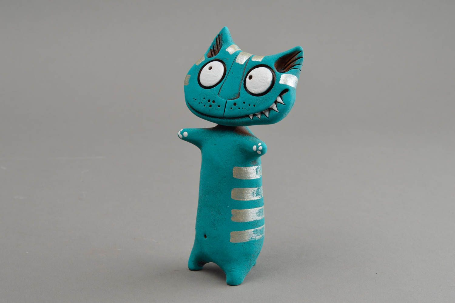 Keramische Statuette Katze ungewöhnlich grell handgeschaffen schön für Dekor foto 3