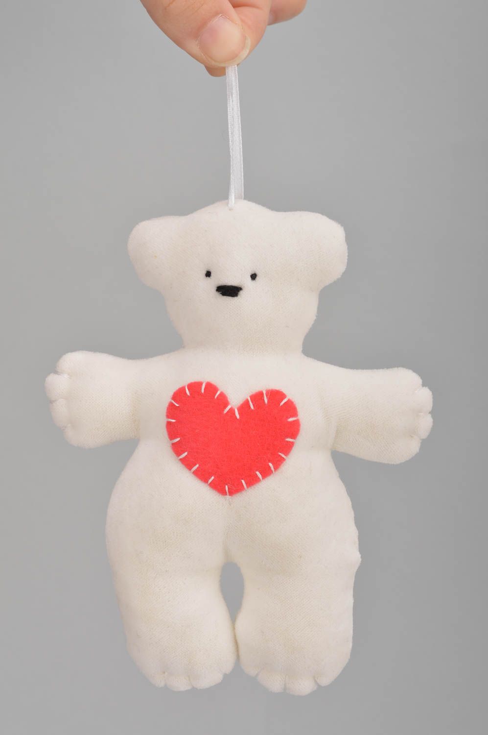 Peluche ours coton blanc avec cœur rouge en feutre belle originale faite main  photo 3