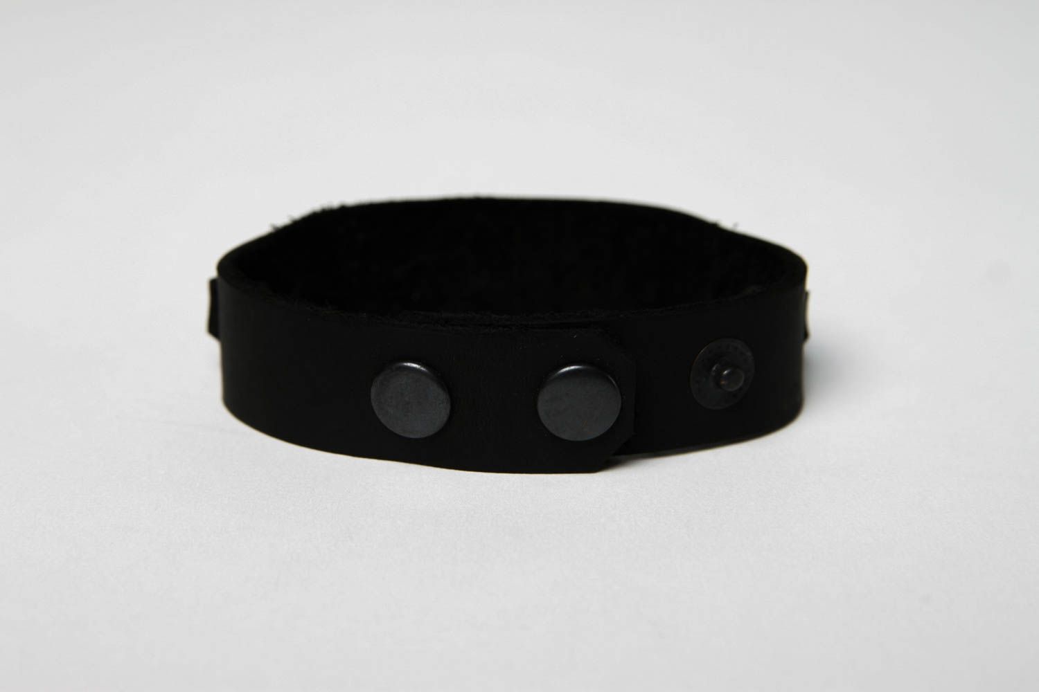 Bracelet en cuir Bijou fait main noir design original Accessoire femme photo 5