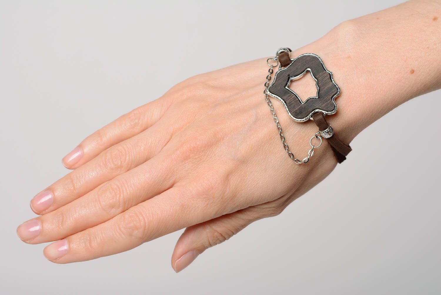 Bracelet fait main noir en cuir naturel avec chaîne accessoire original photo 3