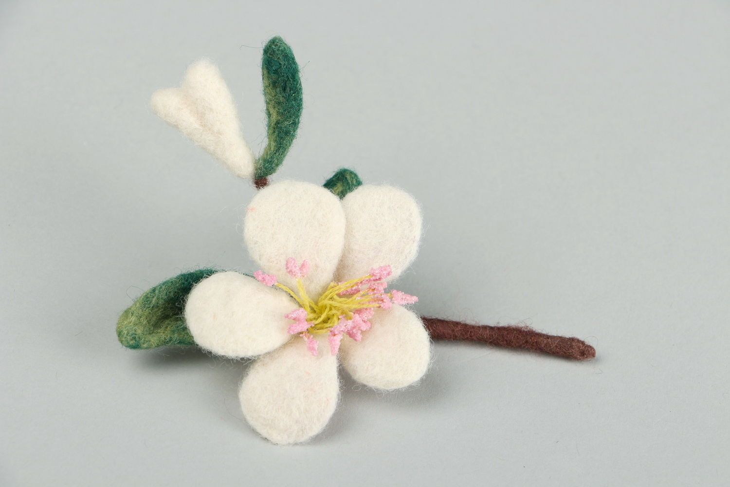 Broche faite main en laine Fleur photo 4
