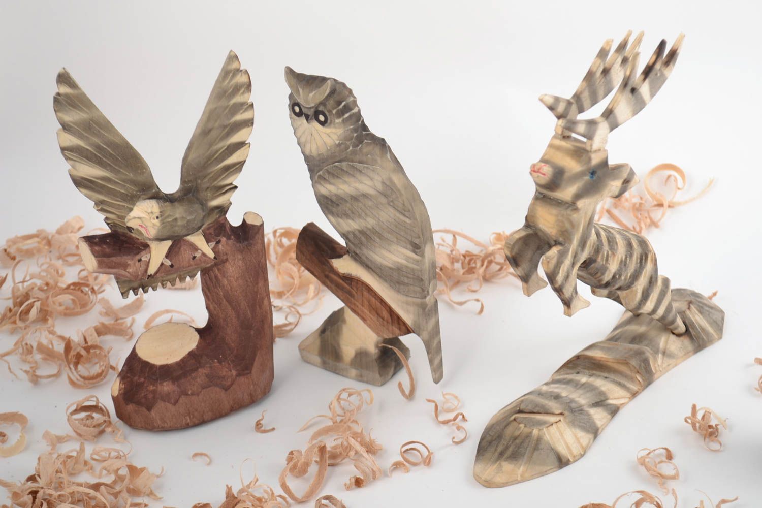 Набор статуэток оленя совы и орла из дерева ручной работы 3 шт оригинальные фото 1