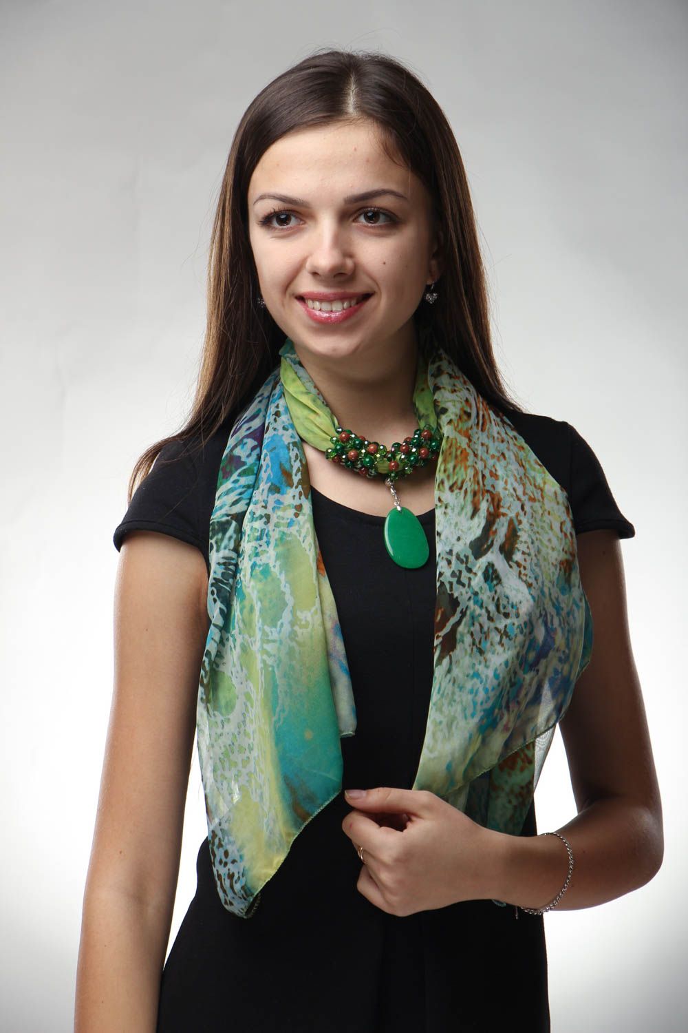 Women's scarf with natural stones photo 1